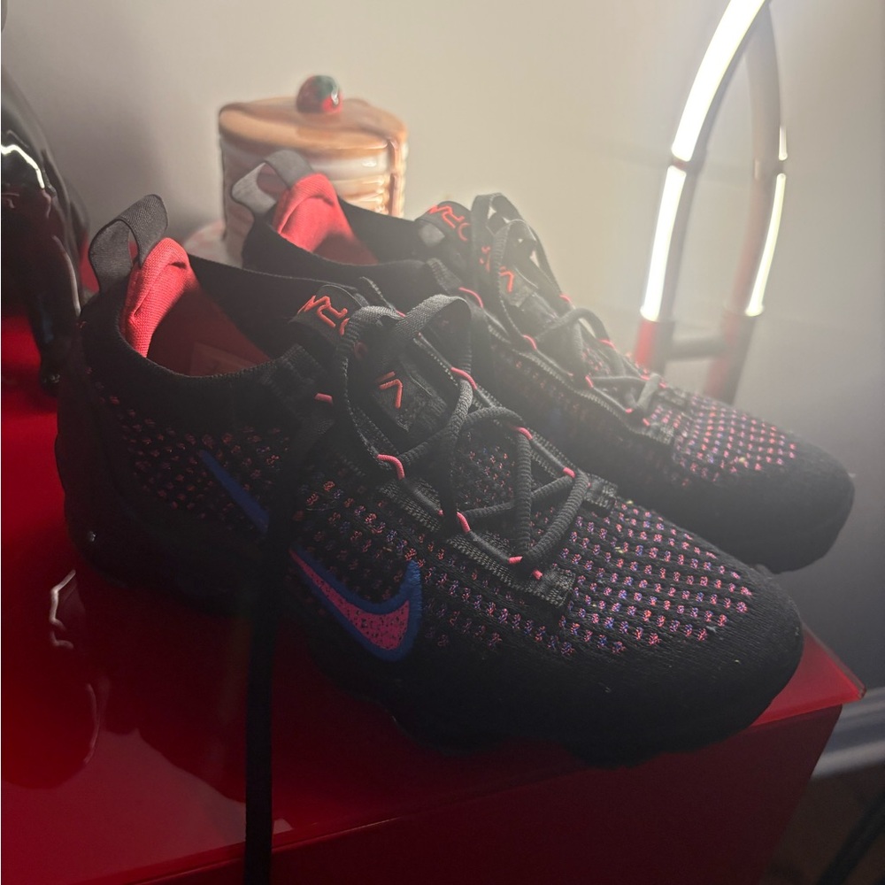 Nike Black & pink VaporMax shoe 6 EUC - Picture 6 of 7